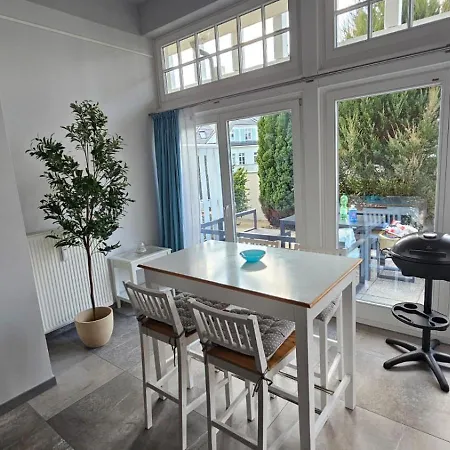 - Strand, Park Und Wald * Ostseebad Kühlungsborn